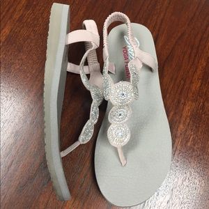 Sketchers Yoga Foam W9 Tan/Pink